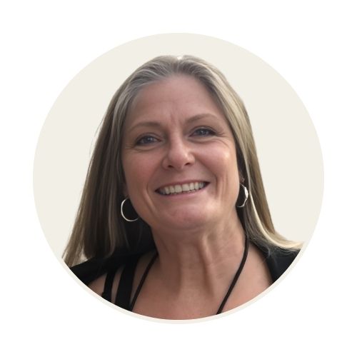 Professional headshot of Shea O’Neal, experienced bookkeeping expert and founder of Accounting Therapy, smiling outdoors